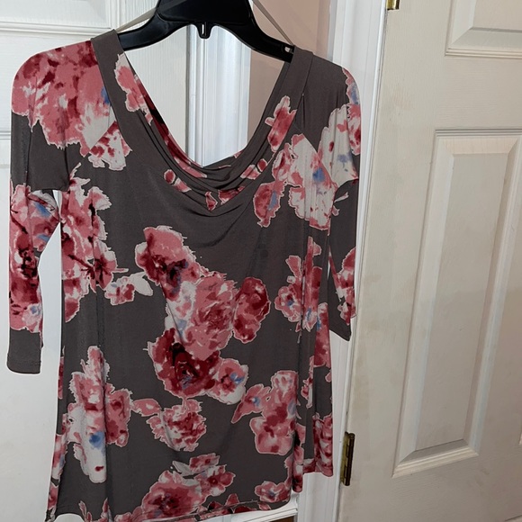 Off the shoulder blouse! - Picture 1 of 2